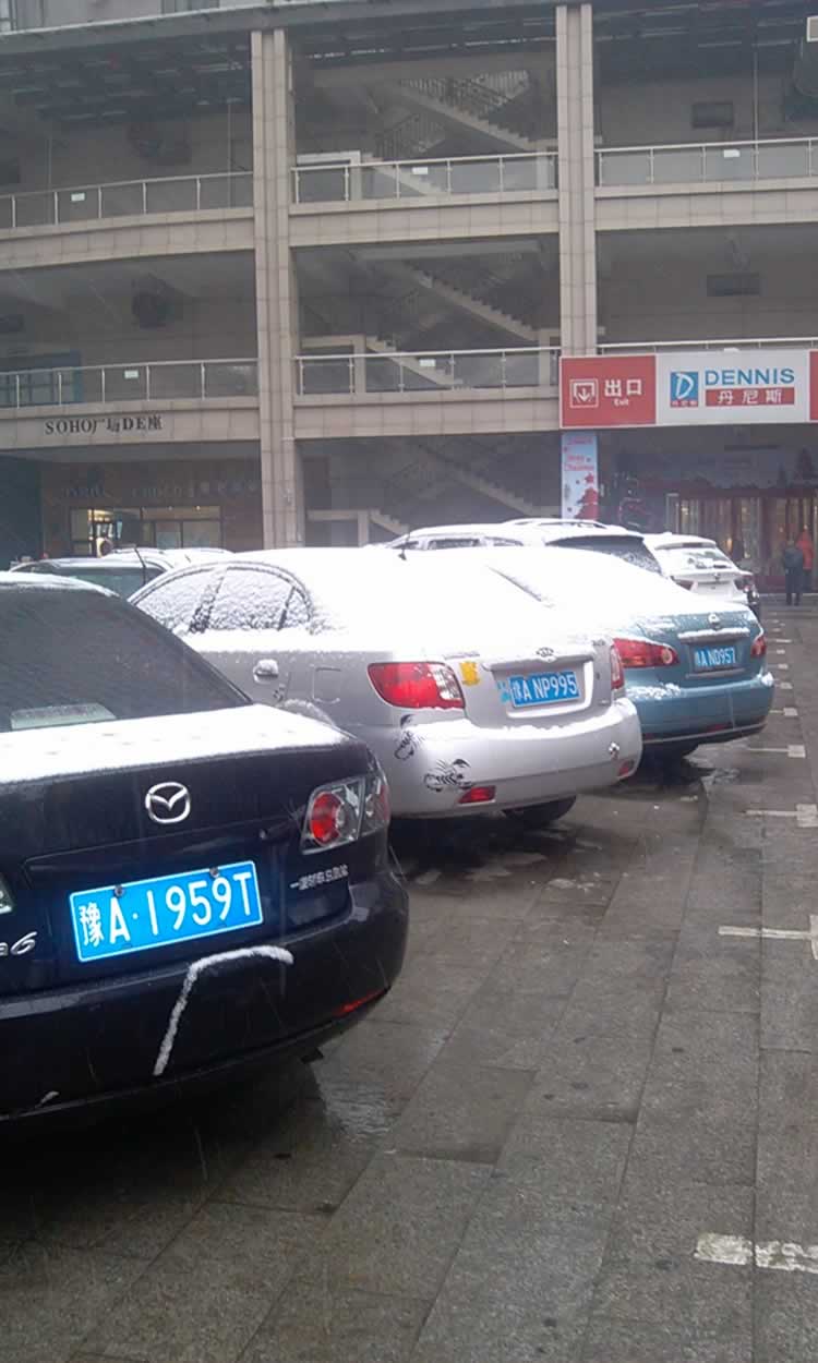 停車場(chǎng)雪景 停車場(chǎng)雪景